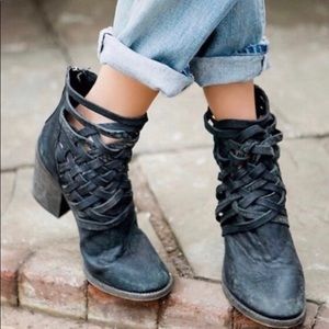 Free people distress Moto ankle boots size 7.5 38